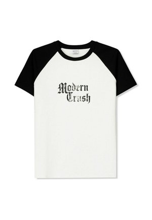 T-shirt blanc avec des manches raglan noires, arborant le texte "Modern Crush" imprimé en noir dans une police décorative sur le devant.