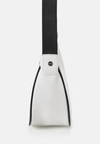 Von Dutch AMY UNISEX - Torba čez telo - white