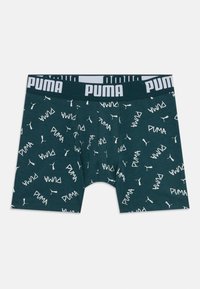 Donkerblauwe boxerbriefs met verspreide witte Puma-logo's en tekst, voorzien van een brede zwarte tailleband met herhaalde witte Puma-branding.