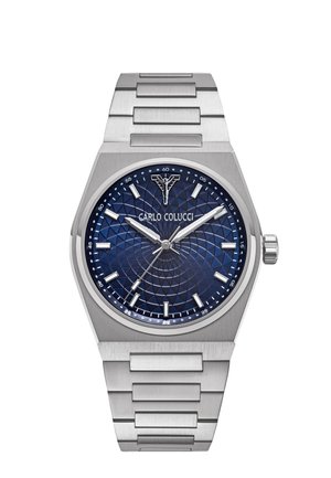Montre-bracelet en métal argenté avec cadran texturé bleu, index des heures argentés, trois aiguilles indiquant 10:10:35, et logo « Carlo Colucci » sous 12 heures.