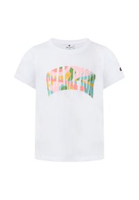 Camiseta blanca de manga corta con logo abstracto colorido de Champion en el pecho y un logo pequeño en la manga izquierda.