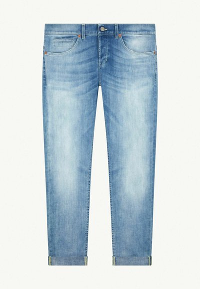 Jeans en denim bleu clair, ajustés, avec une finition délavée. Comprend des poches, une fermeture à bouton et des ourlets roulés avec des coutures contrastées.