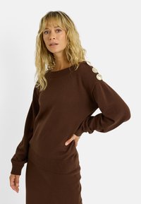 PULL COL ROND ÉPAULE BOUTONNÉE - Pullover - chocolat