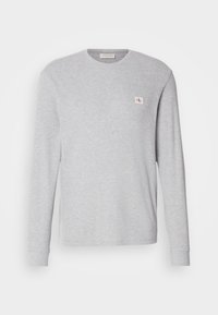 WAFFLE BADGE CREW TEE - Pulover - heroic grey heather
