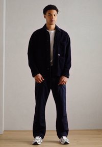 Esprit STRAIGHT PLEAT - Auduma bikses - navy