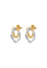 Orecchini in argento e oro con un design astratto a forma di anello, caratterizzati da una finitura in argento texturizzato e dettagli in oro lucido.