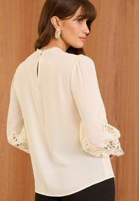 Love & Roses CUFF CREW NECK - REGULAR FIT - Blūze - ivory white