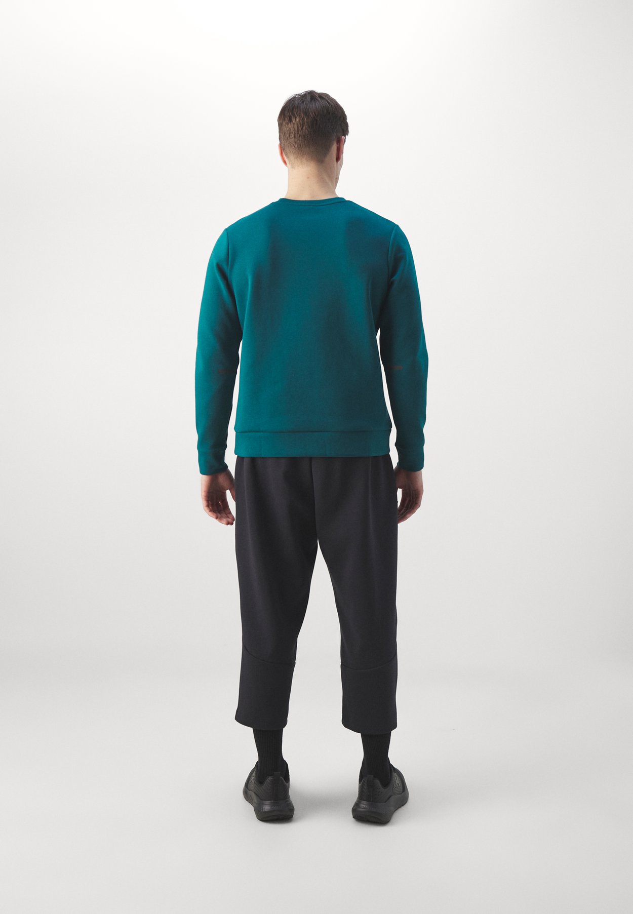 UNSTOPPABLE BAGGY CROP