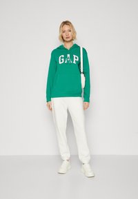 GAP HERITAGE JOGGER - Donji dijelovi trenirke - new off white