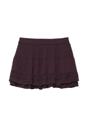 Jupe courte violet foncé avec des volants en étages et une taille élastique froncée sur fond blanc.