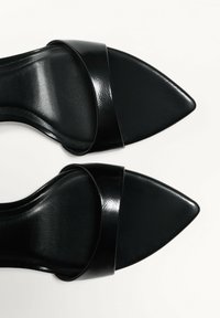 Bershka Sandale s visokom petom - black