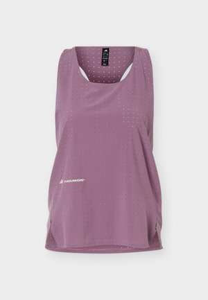 Lilla uden ærmer sportstop med små perforeringer og et lille hvidt logo på venstre side, vist på en ensfarvet baggrund.