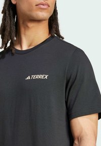 Adidas Terrex TERREX BACK GRAPHIC TSHIRT - T-skjorte til trening - black