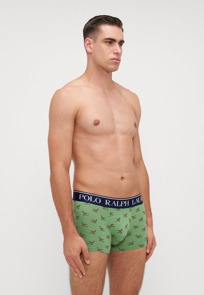Zelena pamučna bokserica s mornarskoplavim pojasom na kojem je ispisan tekst "POLO RALPH LAUREN", ukrašena uzorkom sa jazavičarima.