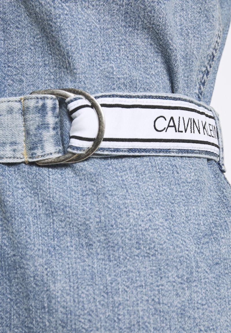 Calvin Klein Jeans Robe en jean light-blue denim/denim bleu gris