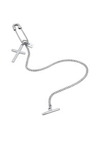 Sömsäkerhetsnål i silver med ett korshänge fäst med en kedja. Har en stilren design med en polerad yta och en minimalistisk stil.