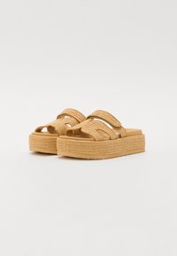 Steve Madden BIGMISSILE - Tofflor & inneskor - beige