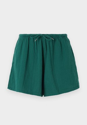 Pantalones cortos verdes, ligeros, con cintura elástica y cordón. Presentan un tejido texturizado con un aspecto suave y arrugado.