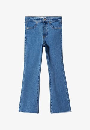 Jean évasé bleu clair en denim, doté d'une fermeture par bouton, de passants pour ceinture et d'un ourlet effiloché. Comprend deux poches avant et une poche arrière.