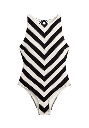 Sort-hvid stribet ærmeløs badedragt i ét stykke med chevronmønster og bindelukning ved nakkestykket bagpå.