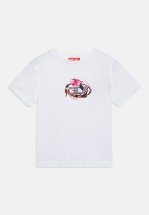 T-shirt in cotone bianco con una grafica centrale di una rosa e forme astratte in colori vivaci. Collo a girocollo ribbed e maniche corte.
