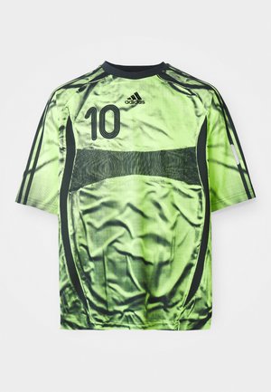 Neongrøn og sort Adidas fodboldtrøje med nummer 10 på forsiden, kortærmet, og sorte striber langs skuldre og ærmer.