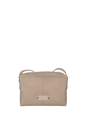 Borsa a tracolla rettangolare in pelle beige con cuciture visibili e piccola targhetta con logo sul davanti, dotata di tracolla.
