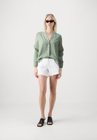 ONLY ONLMEDINE TIE  - Hemdbluse - jadeite