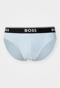 Világoskék pamut alsónadrág fekete elasztikus derékpánttal, amelyen fehér "BOSS" logó található. Simább textúra és testhezálló dizájn.