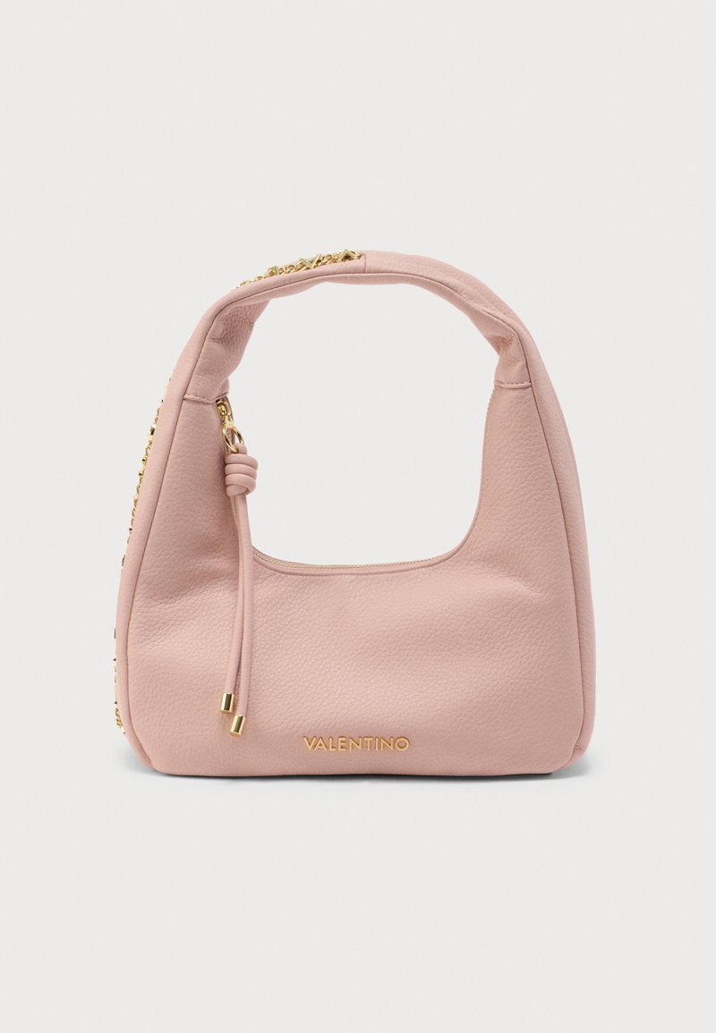 Miękka różowa torebka Valentino z ziarnistej skóry, z złotym logo, ozdobnym sznurowaniem z supełkami i krótkim, zaokrąglonym uchwytem.