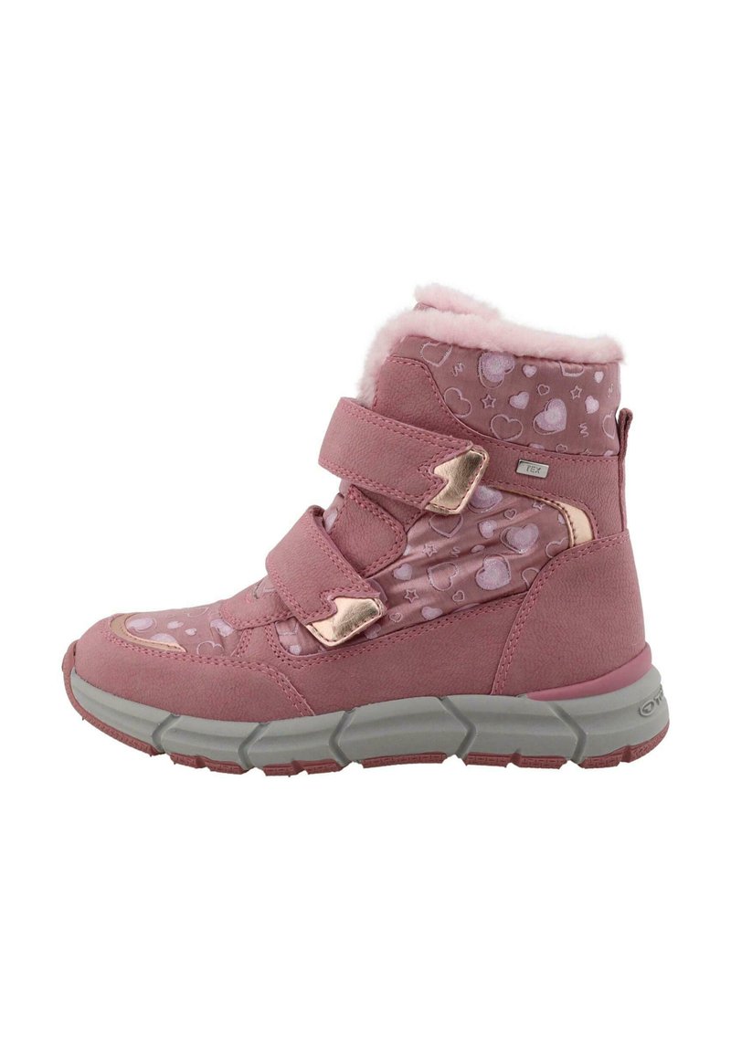 Bota de invierno para niños en color rosa con patrones de corazones, dos tiras adhesivas con detalles metálicos y una suela gruesa de color gris.