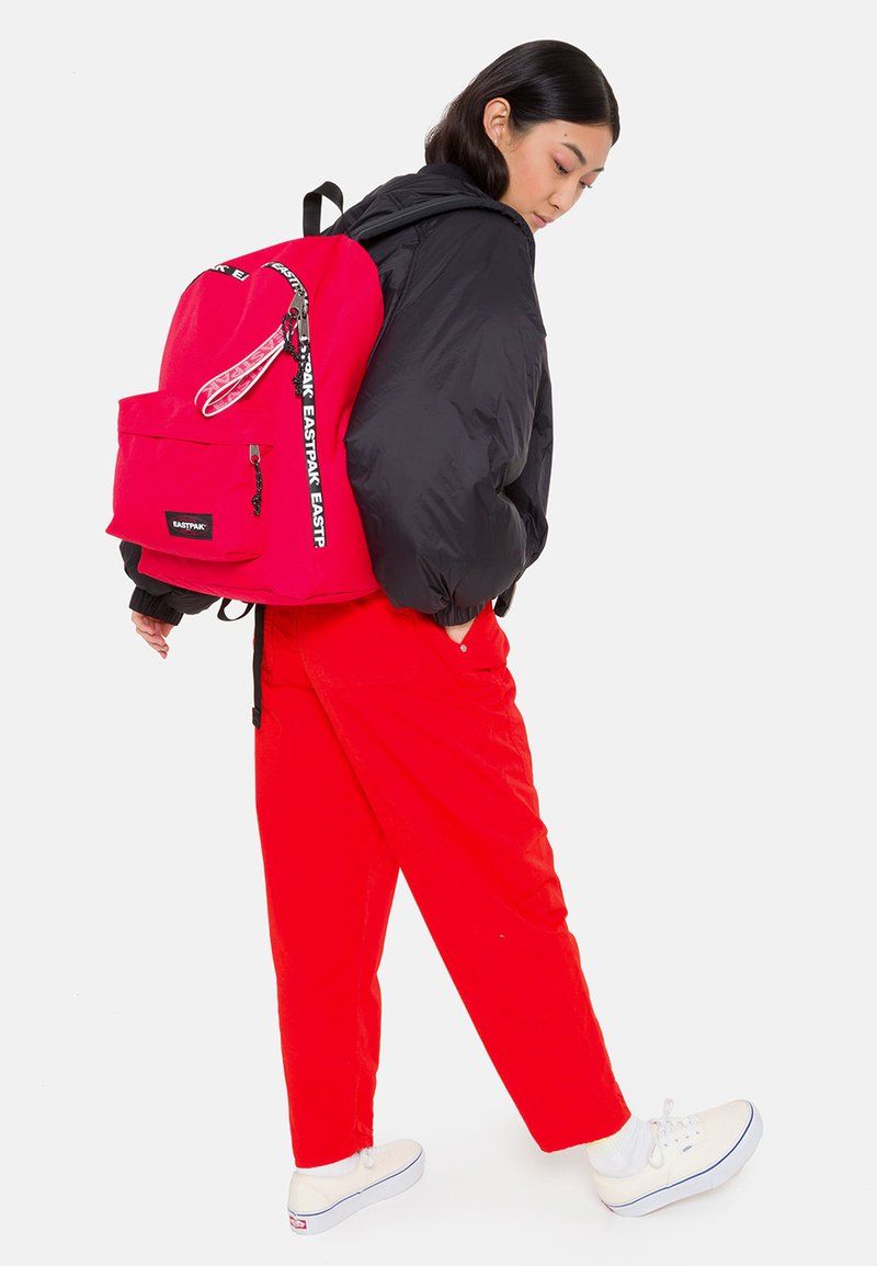 Eastpak OUT OF OFFICE - Dagryggsäck - bold taped