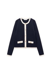 Cardigan marine avec des accents crème, col rond, six boutons à l'avant et deux poches devant. Tissu en maille texturée, coupe courte.