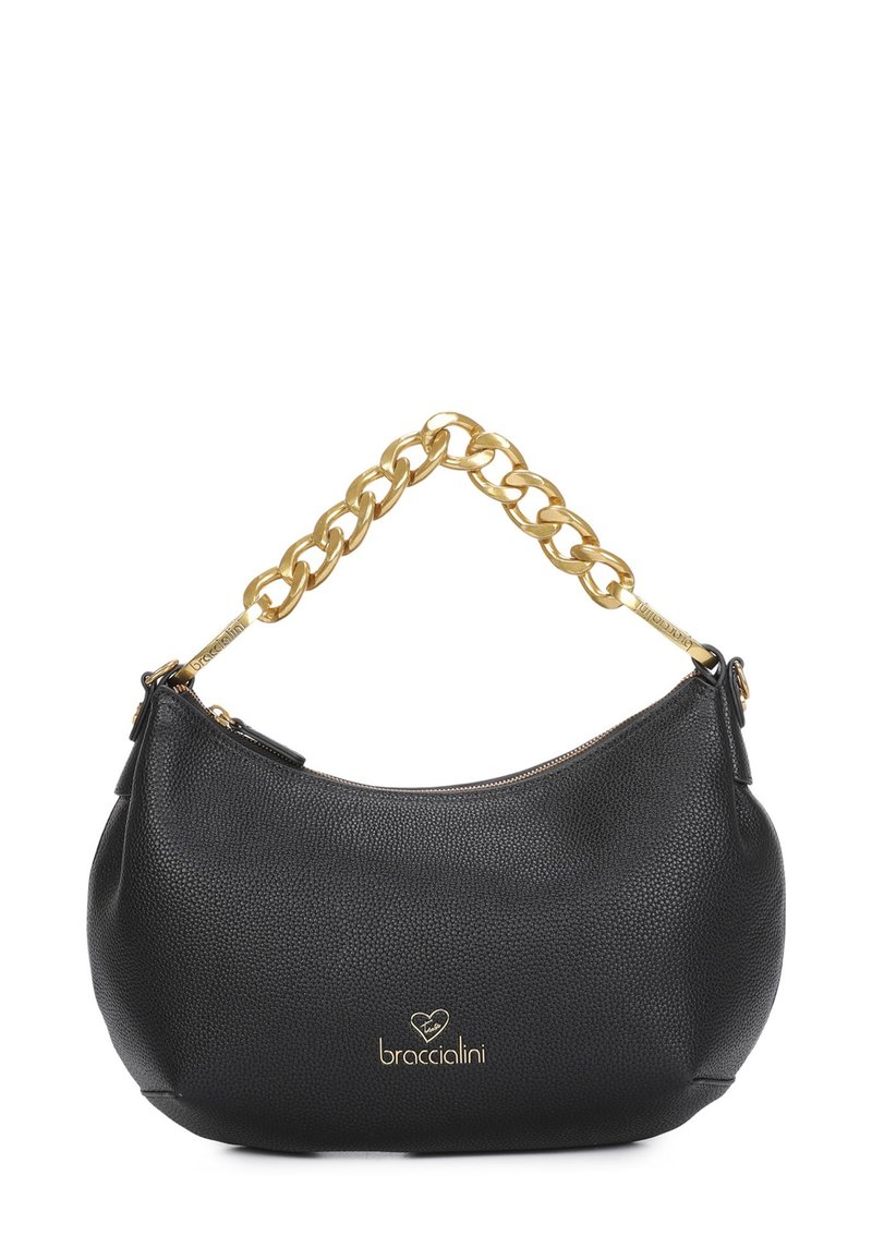 Sac à main en cuir noir avec une finition texturée, une bandoulière en chaîne dorée, une fermeture éclair et un accent logo doré à l'avant.