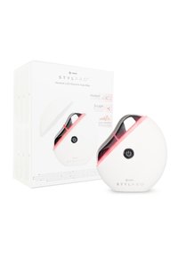 Heizbare LED-Elektro-Gua Sha in Weiß mit pinken Akzenten. Abgerundete Form mit einem glänzenden schwarzen Knopf. Verpackt in einem weißen Karton mit Anleitung.