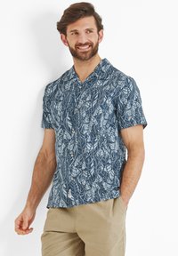 Short-sleeve button-up shirt in navy blue with a leafy pattern, featuring a spread collar and light blue accents, made of lightweight fabric.