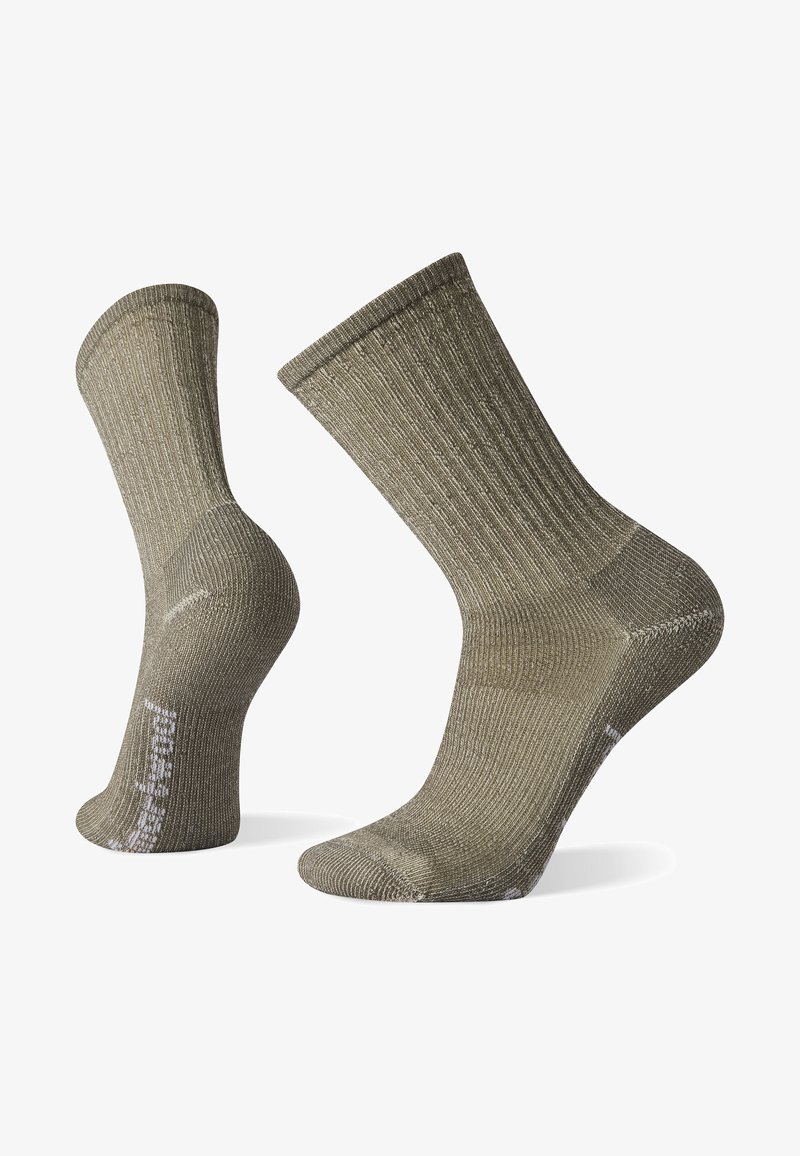 Olivgrüne gerippte Socken mit verstärkter Zehen- und Fersenpartie, in knöchellanger Länge, aus einem strukturierten Material und mit einem Logo an der Seite.