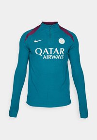 Aqua sportjack met lange mouwen, ritssluiting bij de kraag en bordeauxrode schouderaccenten. Voorzien van een logo en de tekst "QATAR AIRWAYS" op de voorkant.