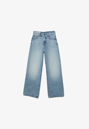Lichtblauwe jeans met hoge taille, wijde pijpen, voor- en achterzakken, en een knoop- en ritssluiting.