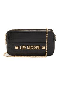 Pochette en simili cuir noir avec une texture crocodile, une bandoulière en chaîne dorée et un logo "LOVE MOSCHINO" en lettres dorées bien en évidence à l'avant.
