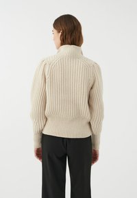 Thumbnail Image 3