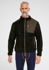 Fuzzy grøn fleecejakke med en brun skulderpanel, lynlås fortil og orange detaljer. Tekstureret stof, fuld lynlås og sidelommer.