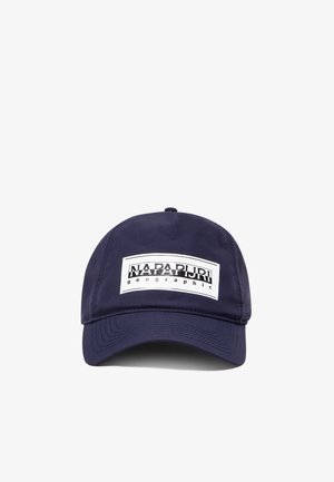 Granatowa czapka z gładkiego materiału, z przednią naszywką z tekstem "NAPAPIJRI geographic" w kontrastujących kolorach oraz lekko zakrzywionym daszkiem.