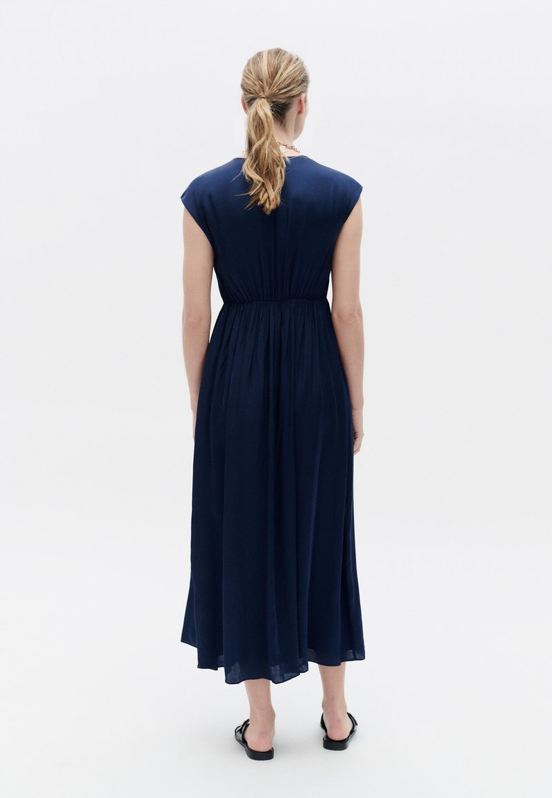 Robe Caroll Taille 44 Bleue Doublée Sans Manches - Robe Casual En Jean Occasion Très Bon état