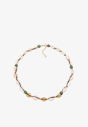 Kralenketting met witte schelpen, groene kralen en gouden accenten, geregen op een zwarte koord met een gouden kettingverlenging voor aanpassing.