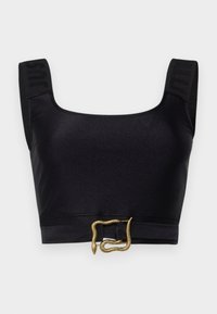 Top corto nero realizzato in tessuto liscio, con spalline larghe e testo "JUST" e una fibbia a forma di serpente dorato in vita.