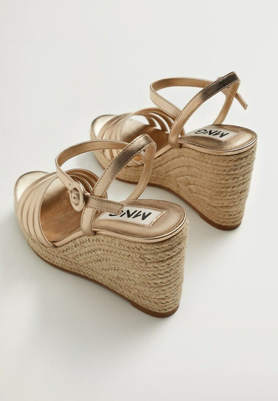 sandalia tacon dorada mango