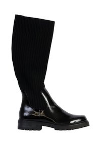 Zwarte kniehoge laarzen met een geribbelde stretchy schacht en een glanzende lakleren onderkant. Chunky rubberen zool voor extra ondersteuning en grip.