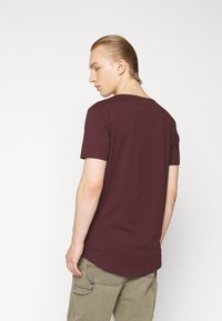Lee SHAPED TEE - T-shirt básica - velvet beet