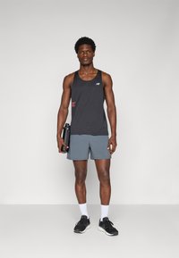 New Balance ATHLETICS GRAPHIC SINGLET - Felső - black